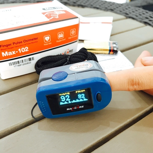 Máy đo nồng độ oxy trong máu Maxcare Max-102